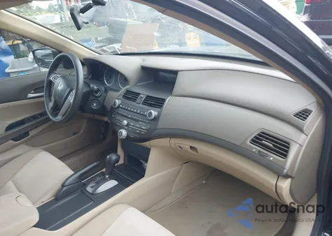 2010 Honda Accord Lxp z USA, uszkodzony, nr VIN 1HGCP2F40AA193732